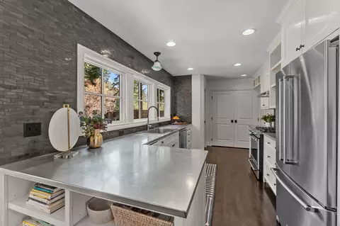 Kitchen - 1314 NE 9th St, Bend, OR 97701 photo 2 of 7