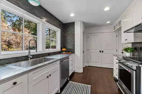 Kitchen - 1314 NE 9th St, Bend, OR 97701 photo 6 of 7