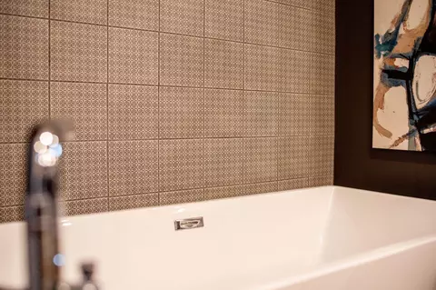 Bath - 1314 NE 9th St, Bend, OR 97701 photo 5 of 9