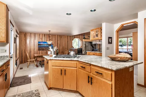 Kitchen - 57698 Poplar Ln #50, Sunriver, OR 97707 photo 3 of 9