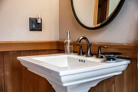 Bath - 57698 Poplar Ln #50, Sunriver, OR 97707 photo 6 of 6