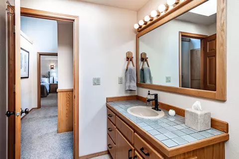Bath - 57698 Poplar Ln #50, Sunriver, OR 97707 photo 3 of 6