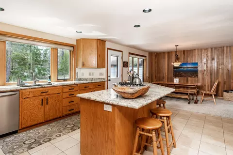 Kitchen - 57698 Poplar Ln #50, Sunriver, OR 97707 photo 2 of 9