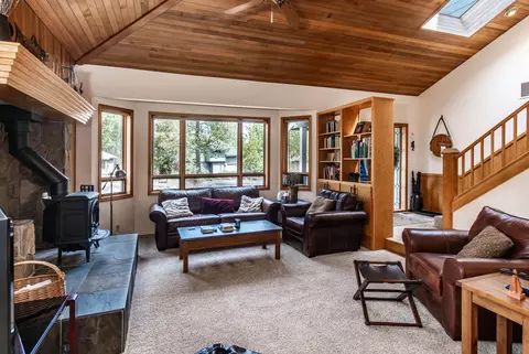Living - 57698 Poplar Ln #50, Sunriver, OR 97707 photo 1 of 2