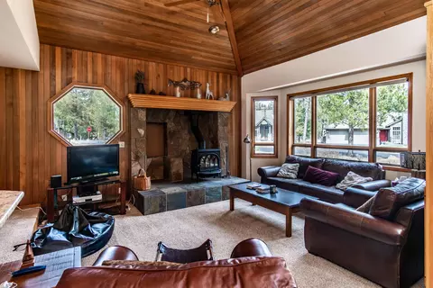 Living - 57698 Poplar Ln #50, Sunriver, OR 97707 photo 2 of 2