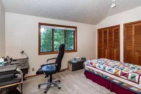 Bedroom - 57698 Poplar Ln #50, Sunriver, OR 97707 photo 5 of 5