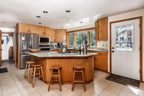 Kitchen - 57698 Poplar Ln #50, Sunriver, OR 97707 photo 1 of 9
