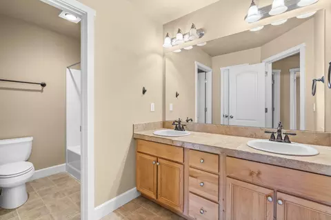 Bath - 20736 Kilbourne Loop, Bend, OR 97701 photo 5 of 5