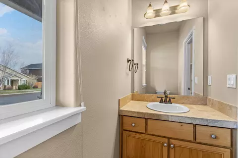 Bath - 20736 Kilbourne Loop, Bend, OR 97701 photo 4 of 5