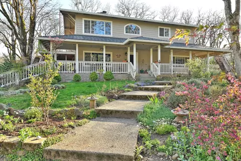 5617 Kane Creek Rd, Central Point, OR 97502