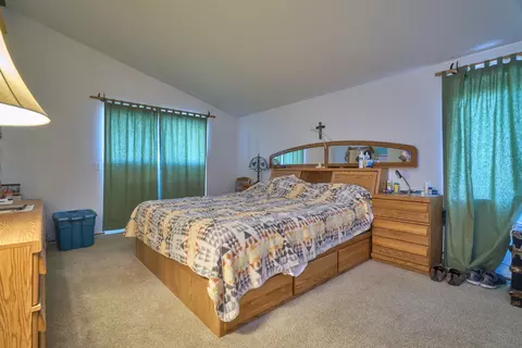 Bedroom - 32154 Modoc Point Rd, Chiloquin, OR 97624 photo 1 of 3