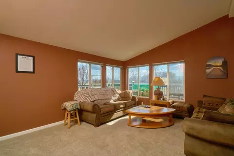 Living - 32154 Modoc Point Rd, Chiloquin, OR 97624 photo 4 of 5
