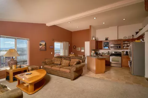 Living - 32154 Modoc Point Rd, Chiloquin, OR 97624 photo 5 of 5
