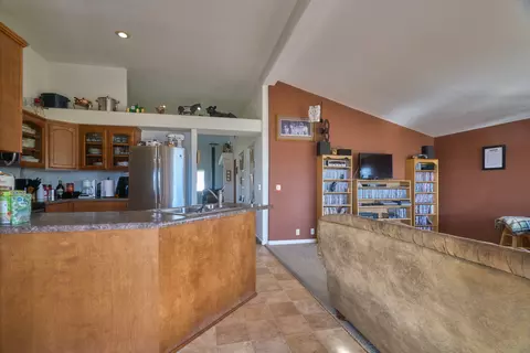 Kitchen - 32154 Modoc Point Rd, Chiloquin, OR 97624 photo 1 of 2