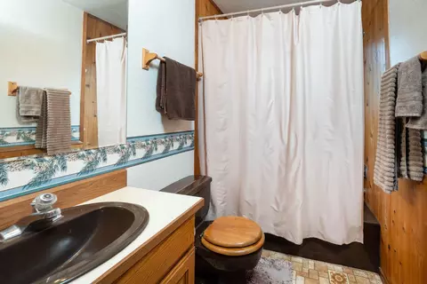 Bath - 61153 Sidewinder, Bend, OR 97702 photo 2 of 4