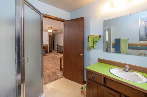 Bath - 61153 Sidewinder, Bend, OR 97702 photo 3 of 4