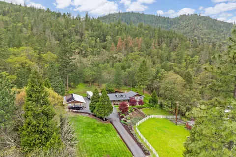 3749 Kane Creek Rd, Central Point, OR 97502