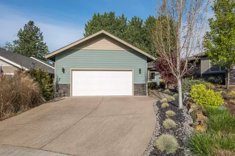 1178 NE Cottage Ln, Grants Pass, OR 97526