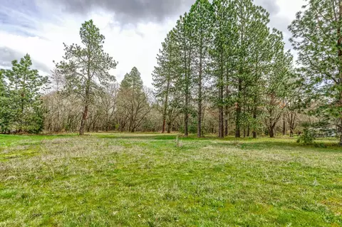 2925 Jerome Prairie Rd, Grants Pass, OR 97527