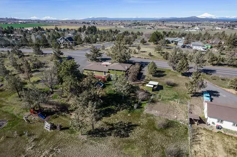 2301 S Adams Dr, Madras, OR 97741