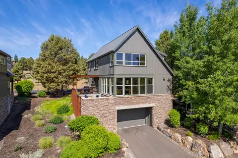 286 Willamette Park Ln, Redmond, OR 97756