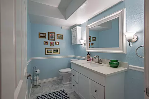 Bath - 816 S Shasta Ave, Eagle Point, OR 97524 photo 1 of 3