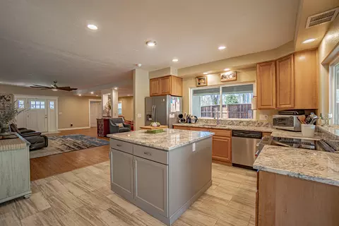 Kitchen - 816 S Shasta Ave, Eagle Point, OR 97524 photo 5 of 5