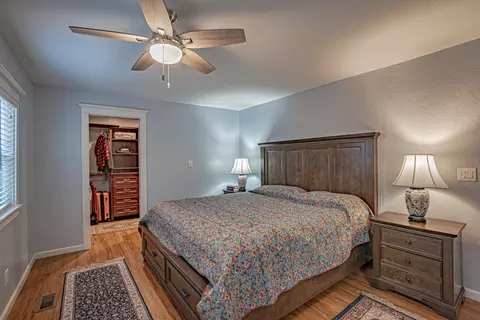 Bedroom - 816 S Shasta Ave, Eagle Point, OR 97524 photo 2 of 6