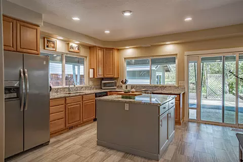 Kitchen - 816 S Shasta Ave, Eagle Point, OR 97524 photo 1 of 5