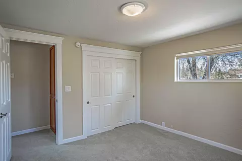 Bedroom - 816 S Shasta Ave, Eagle Point, OR 97524 photo 4 of 6