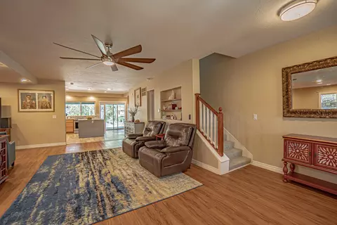 Living - 816 S Shasta Ave, Eagle Point, OR 97524 photo 4 of 4
