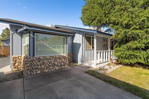 1220 NE Hollinshead Dr, Bend, OR 97701