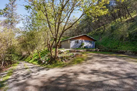 10197 Wagner Creek Rd, Talent, OR 97540