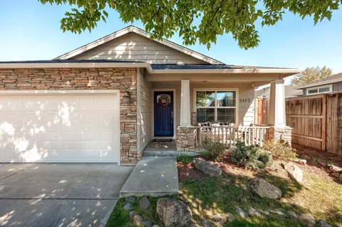 2402 Granite Ct, White City, OR 97503