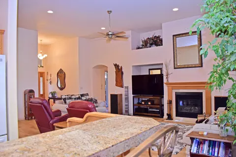 Living - 479 Quail Run, Eagle Point, OR 97524 photo 5 of 8