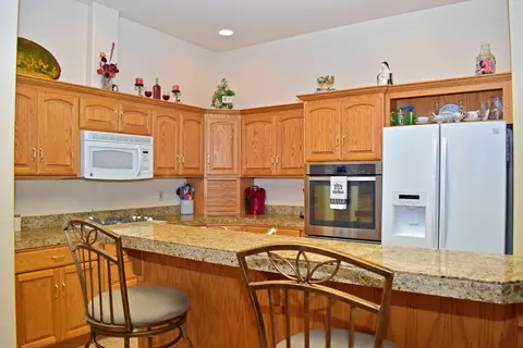 Kitchen - 479 Quail Run, Eagle Point, OR 97524 photo 2 of 4