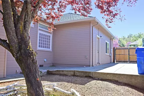 Exterior - 479 Quail Run, Eagle Point, OR 97524 photo 7 of 22