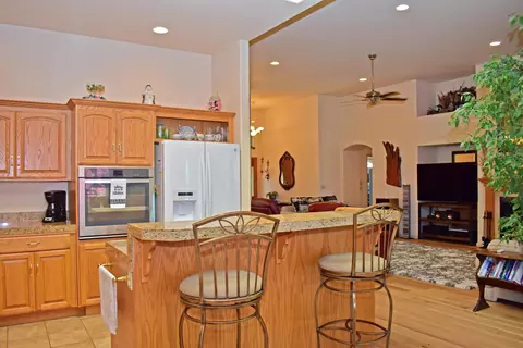 Kitchen - 479 Quail Run, Eagle Point, OR 97524 photo 1 of 4