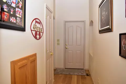 Entry Way - 479 Quail Run, Eagle Point, OR 97524 photo 2 of 2