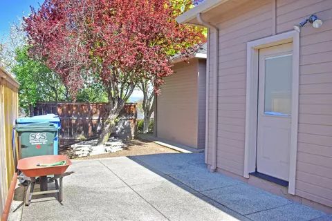 Exterior - 479 Quail Run, Eagle Point, OR 97524 photo 8 of 22