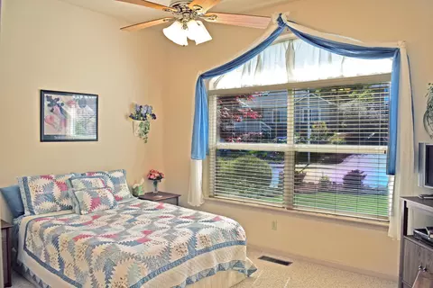 Bedroom - 479 Quail Run, Eagle Point, OR 97524 photo 1 of 4