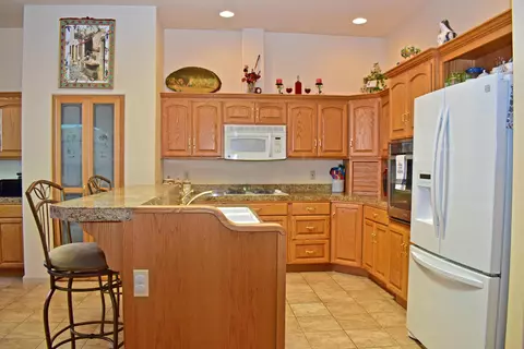 Kitchen - 479 Quail Run, Eagle Point, OR 97524 photo 3 of 4