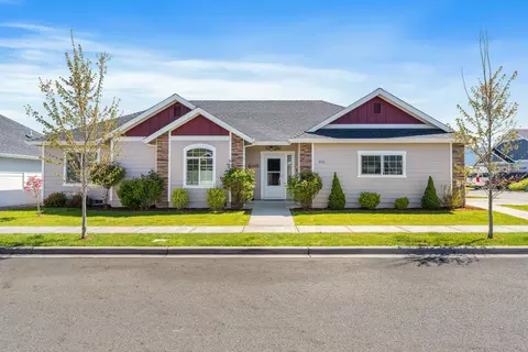 931 SW Blackberry Ln, Grants Pass, OR 97527