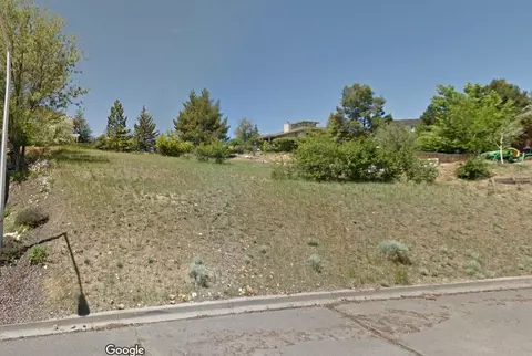 98 Ridgecrest Dr, Klamath Falls, OR 97601