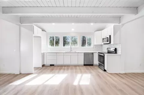 Kitchen - 16575 Prairie View Dr, La Pine, OR 97739 photo 1 of 5