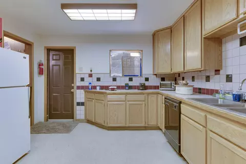 Kitchen - 16210 5th St, La Pine, OR 97739 photo 4 of 5