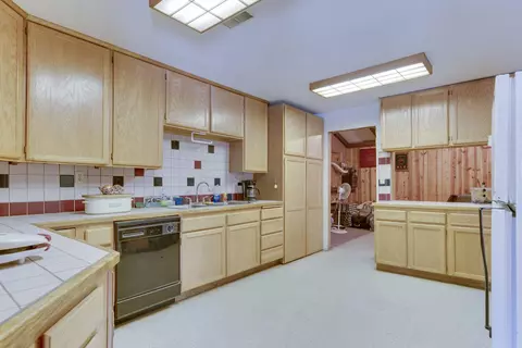 Kitchen - 16210 5th St, La Pine, OR 97739 photo 1 of 5