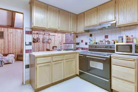 Kitchen - 16210 5th St, La Pine, OR 97739 photo 2 of 5
