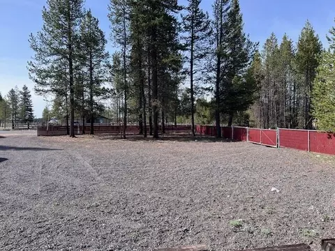 View/Area - 16210 5th St, La Pine, OR 97739 photo 2 of 3