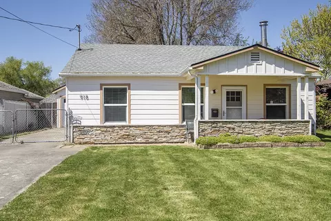 918 SW Oak St, Grants Pass, OR 97526